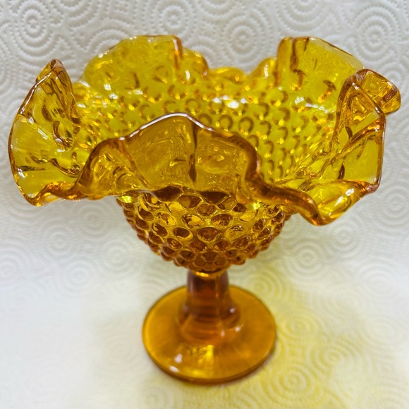 Vintage Fenton Hobnail compote dish, footed with ruffled edges. Mint condition. - Picture 5 of 5